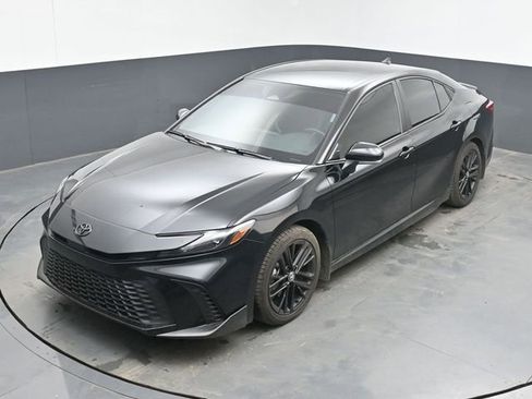 Used 2025 Toyota Camry SE FWD image 15