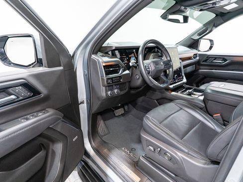Used 2025 GMC Yukon XL Denali image 12