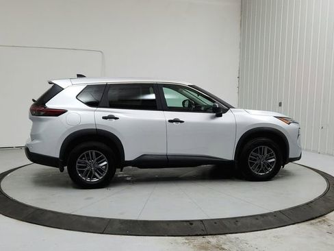 Used 2025 Nissan Rogue S image 8