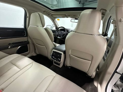 Used 2018 Lincoln Continental Reserve w/ Continental Climate Package AWD/4WD image 24