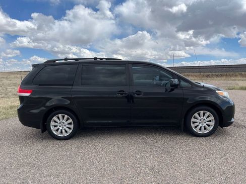 Used 2012 Toyota Sienna LE w/ Towing Pkg AWD/4WD image 6
