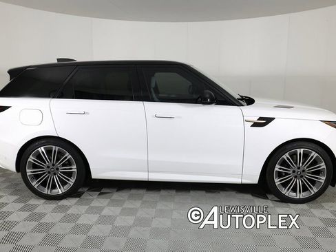Used 2025 Land Rover Range Rover Sport Dynamic SE image 4