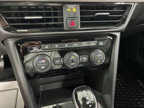 Certified 2022 Volkswagen Taos SEL AWD/4WD image 17