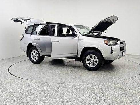 Used 2016 Toyota 4Runner SR5 AWD/4WD image 10