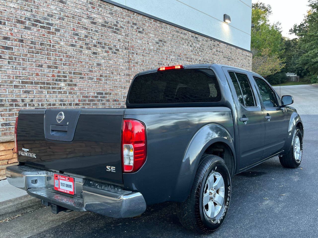 Used 2010 Nissan Frontier SE w/ Moonroof Pkg RWD image 5