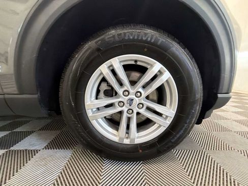 Used 2023 Ford Explorer XLT w/ Equipment Group 202A AWD/4WD image 18
