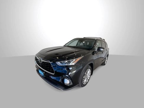 Used 2024 Toyota Highlander Platinum image 4