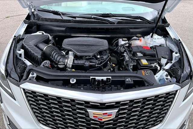 Used 2025 Cadillac XT5 Premium Luxury w/ Technology Package AWD/4WD image 9