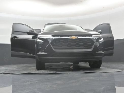 Used 2026 Chevrolet Trax LS w/ LS Convenience Package FWD image 64
