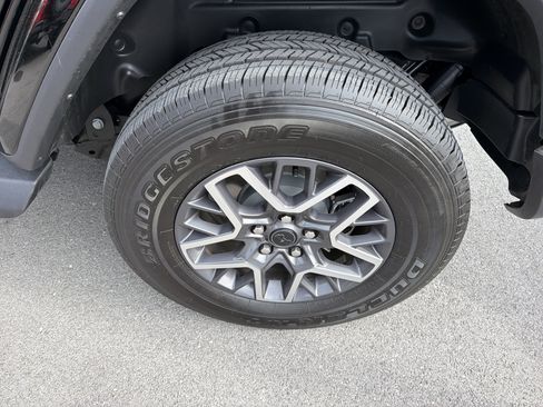 Used 2026 Jeep Wrangler Unlimited Sahara AWD/4WD image 12
