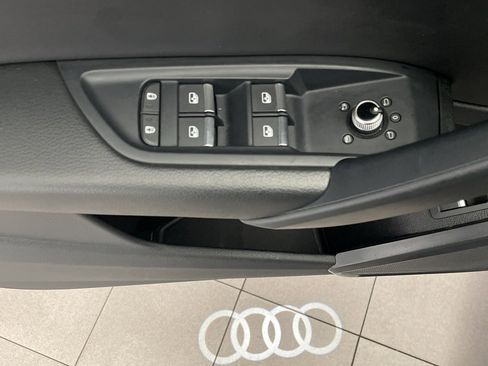 Used 2023 Audi Q5 Premium w/ Convenience Package image 11