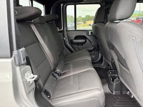 Used 2022 Jeep Gladiator Sport AWD/4WD image 14