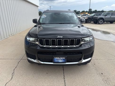 Used 2023 Jeep Grand Cherokee L Laredo AWD/4WD image 2