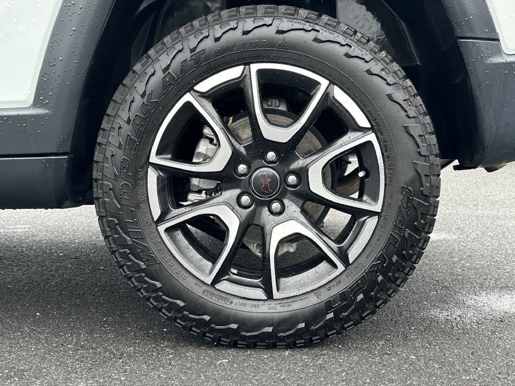 Certified 2025 Jeep Compass Trailhawk w/ Trailhawk Elite Group AWD/4WD image 16