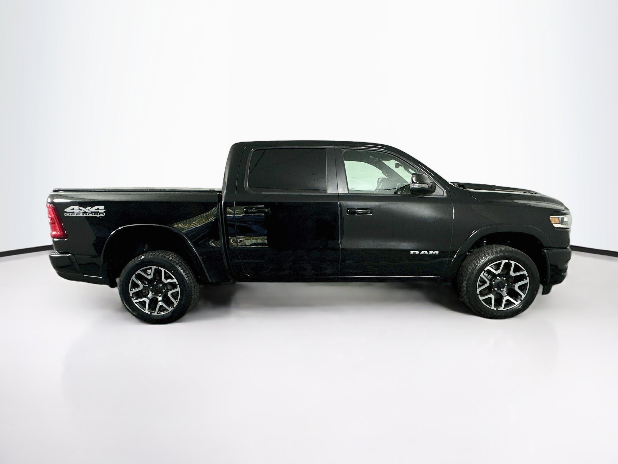 Used 2025 RAM 1500 Laramie w/ Sport Appearance Package AWD/4WD image 10