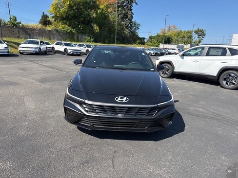 New 2025 Hyundai Elantra Sport image 2