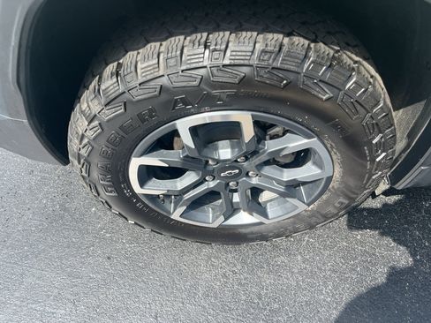 Used 2025 Chevrolet Equinox ACTIV w/ Safety and Technology Package AWD/4WD image 57