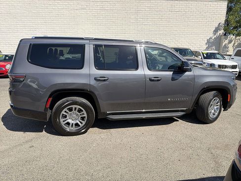 Used 2023 Jeep Wagoneer 4WD image 4
