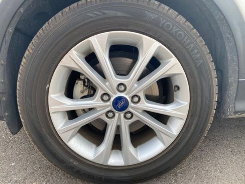 Used 2018 Ford Escape SE w/ SE Sync 3 Package FWD image 28
