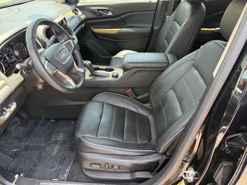 Used 2017 GMC Acadia Denali w/ Technology Package FWD image 9