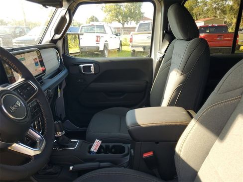 Used 2024 Jeep Wrangler Sahara image 13