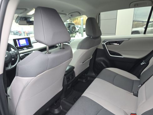 Used 2024 Toyota RAV4 XLE image 17