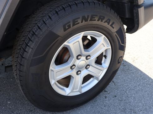 Used 2021 Jeep Wrangler Unlimited Sport AWD/4WD image 35
