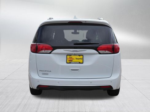 Used 2018 Chrysler Pacifica Touring-L Plus FWD image 6