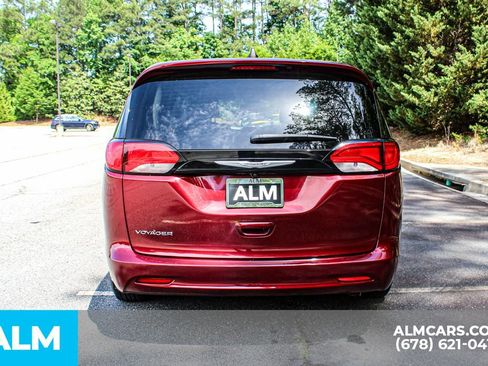 Used 2023 Chrysler Voyager LX FWD image 11
