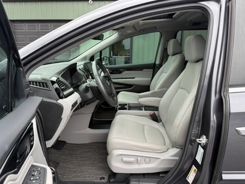 Used 2023 Honda Odyssey Touring image 2