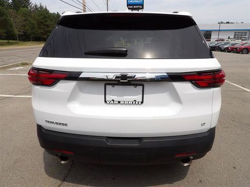 Used 2022 Chevrolet Traverse LT w/ LT Premium Package FWD image 4