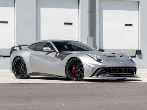 Used 2016 Ferrari F12 Berlinetta image 4