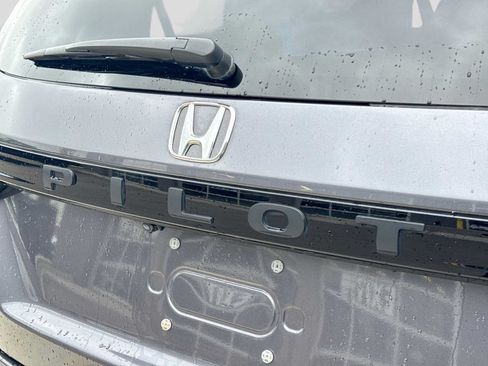 Used 2023 Honda Pilot Elite image 12
