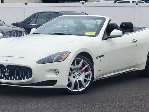 Used 2017 Maserati GranTurismo Convertible RWD image 2