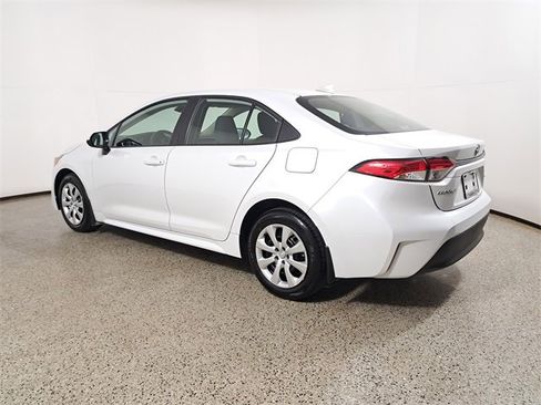 Used 2025 Toyota Corolla LE image 7