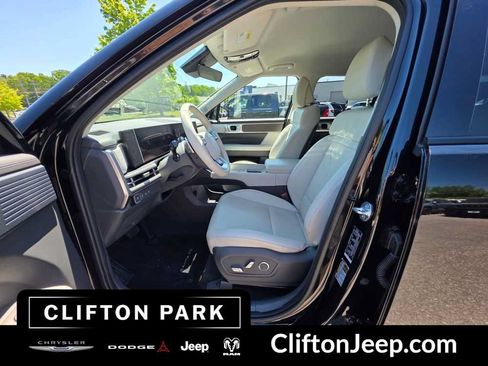 Used 2024 Hyundai Santa Fe SEL AWD/4WD image 10