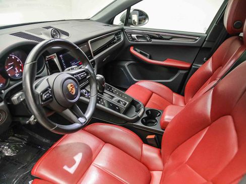Certified 2024 Porsche Macan Turbo AWD/4WD image 8