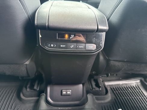 Used 2023 Toyota Highlander XSE image 29