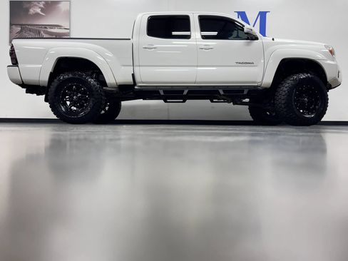 Used 2015 Toyota Tacoma 4x4 Double Cab w/ TRD Sport Package image 4
