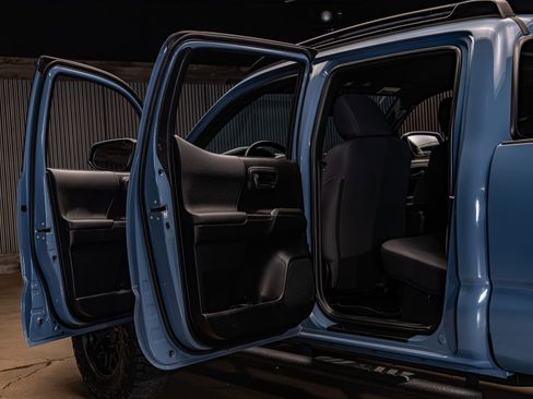 Used 2019 Toyota Tacoma TRD Off-Road w/ Technology Package image 27