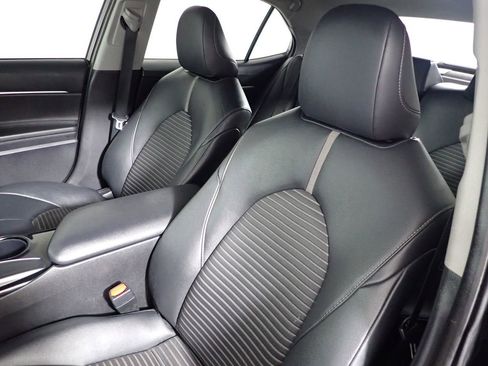 Used 2019 Toyota Camry SE FWD image 21
