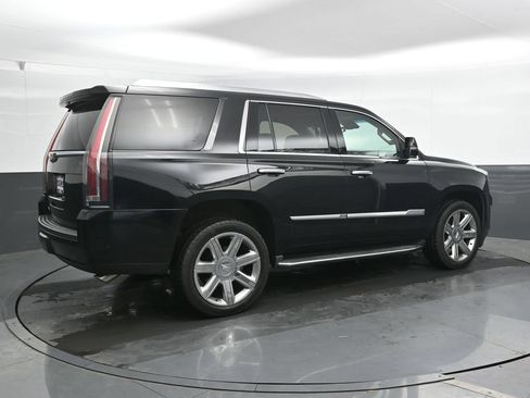 Used 2018 Cadillac Escalade Premium Luxury AWD/4WD image 2
