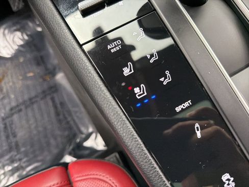 Used 2024 Porsche Macan S image 18