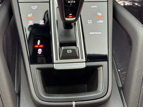 Used 2023 Porsche Cayenne Coupe AWD/4WD image 34
