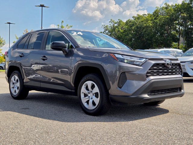 Used 2024 Toyota RAV4 LE FWD image 7