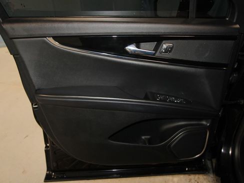 Used 2023 Lincoln Nautilus Reserve w/ Monochromatic Package image 5