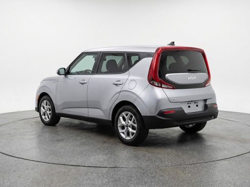 Used 2025 Kia Soul LX w/ LX Technology Package image 6