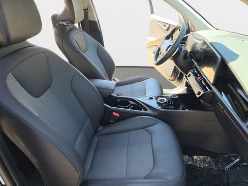 Used 2023 Kia Niro EX FWD image 12