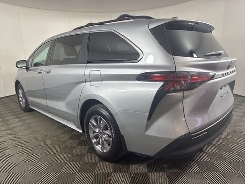 Used 2021 Toyota Sienna LE image 6
