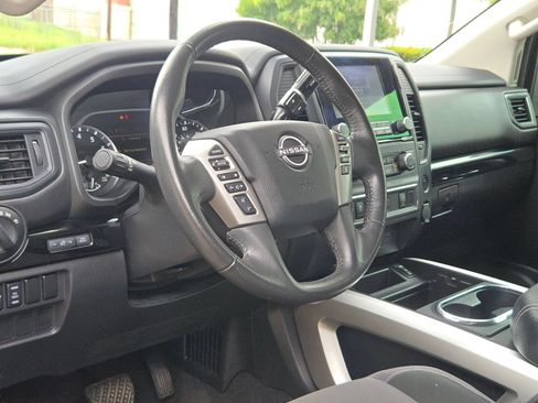 Used 2024 Nissan Titan SV w/ SV Convenience Package RWD image 10